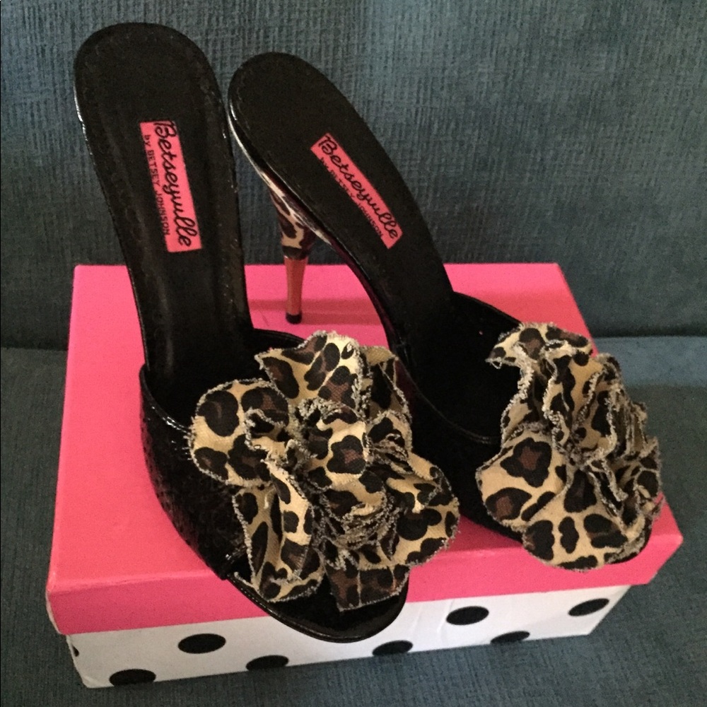 NWOT Woman's Slide on shoes